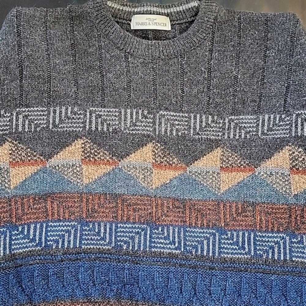 sweater - Picture 2 of 6